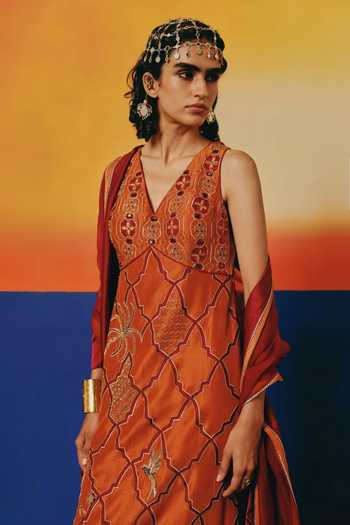 Shop Warra Orange Silk V-neck Floral Embroidered Kurta Set Online at Aza Fashions Shop_Warra_Orange Silk V-neck Floral Embroidered Kurta Set _Online_at_Aza_Fashions