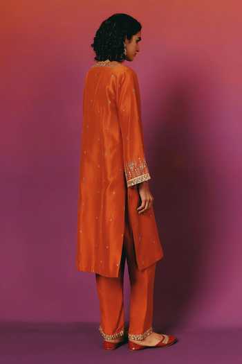 Warra Hand Embroidered Kurta Set 