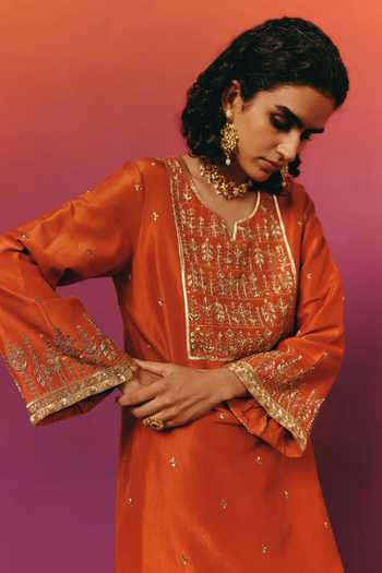 Buy_Warra_Orange Silk, Organza Notched Neck Hand Embroidered Kurta Set _Online_at_Aza_Fashions