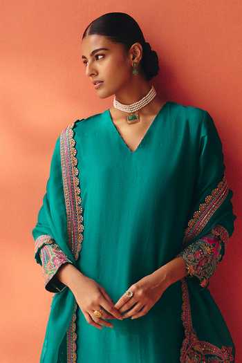 Buy_Mrunalini Rao_Green Silk, Organza V-neck Saanvi Embroidered Kurta Set _Online_at_Aza_Fashions