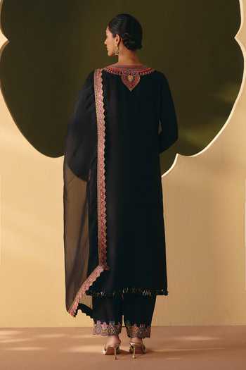 Mrunalini Rao Pravya Silk Embroidered Kurta Set 