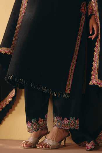 Buy_Mrunalini Rao_Black Silk, Organza Keyhole Neck, Yes Pravya Embroidered Kurta Set _Online_at_Aza_Fashions