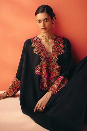 Buy_Mrunalini Rao_Black Silk V-neck Grisha Kaftan And Pant Set 
