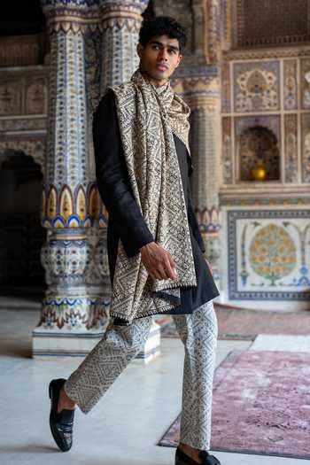 Dash And Dot Aari Stitch Shawl 