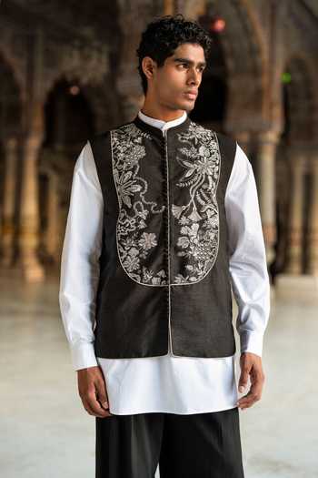 Dash And Dot Embroidered Bib Bundi 