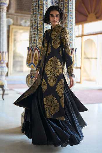 Buy Dash And Dot Black Silk, Polyester Crushed Crinkle Maxi Skirt Online at Aza Fashions Buy_Dash And Dot_Black Silk, Polyester Crushed Crinkle Maxi Skirt _Online_at_Aza_Fashions