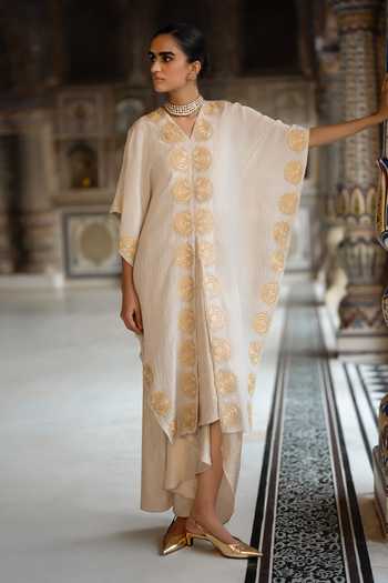 Dash And Dot White Viscose, Lurex V-neck Crushed Tissue Embroidered Kaftan Top Online at Aza Fashions Dash And Dot_White Viscose, Lurex V-neck Crushed Tissue Embroidered Kaftan Top _Online_at_Aza_Fashions
