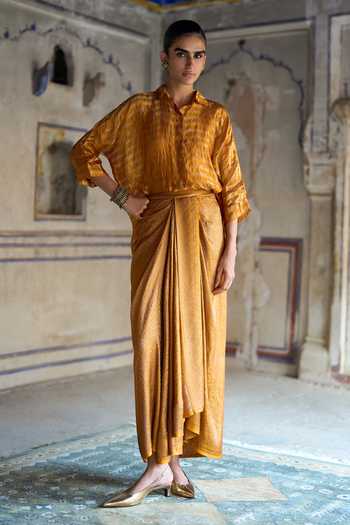 Buy Dash And Dot Gold Polyester, Lurex Collared Neck Banarasi Shirt And Brocade Draped Skirt Set Online at Aza Fashions Buy_Dash And Dot_Gold Polyester, Lurex Collared Neck Banarasi Shirt And Brocade Draped Skirt Set _Online_at_Aza_Fashions