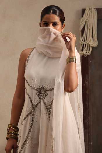 Buy Aurouss Ivory Silk High Neck Lavanya Embroidered Kurta Set Online at Aza Fashions Buy_Aurouss_Ivory Silk High Neck Lavanya Embroidered Kurta Set _Online_at_Aza_Fashions