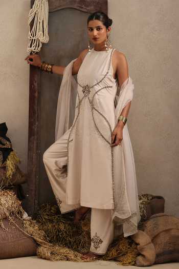 Aurouss Lavanya Embroidered Silk Kurta Set