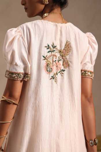 Shop Aurouss Pink Silk V-neck, Yes Kusuma Embroidered Kurta Set Shop_Aurouss_Pink Silk V-neck, Yes Kusuma Embroidered Kurta Set