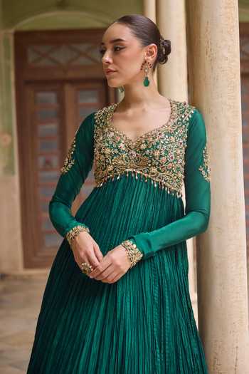 Buy_Tamanna Punjabi Kapoor_Emerald Green Crepe Scoop Neck, Yes Seher Crushed Embroidered Anarkali Set _Online_at_Aza_Fashions