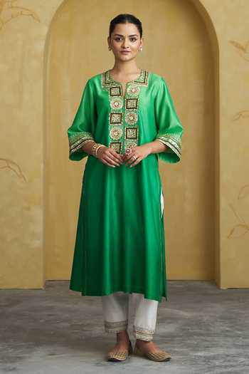 Buy Vaaya Green Silk, Organza, Chanderi Split V-neck Embroidered Kurta Set Online at Aza Fashions Buy_Vaaya_Green Silk, Organza, Chanderi Split V-neck Embroidered Kurta Set _Online_at_Aza_Fashions