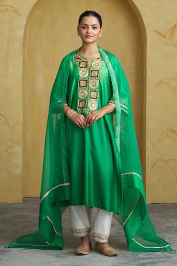 Vaaya Silk Chanderi Embroidered Kurta Set 