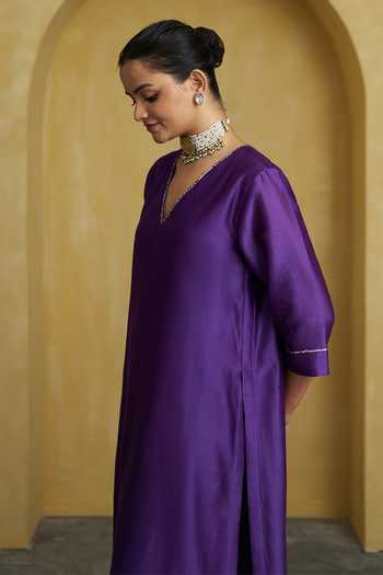Vaaya Purple Chanderi Silk V-neck Handwoven Kurta Set Online at Aza Fashions Vaaya_Purple Chanderi Silk V-neck Handwoven Kurta Set _Online_at_Aza_Fashions