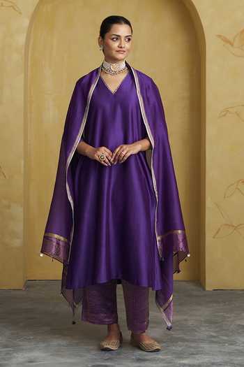 Shop Vaaya Purple Chanderi Silk V-neck Handwoven Kurta Set Online at Aza Fashions Shop_Vaaya_Purple Chanderi Silk V-neck Handwoven Kurta Set _Online_at_Aza_Fashions