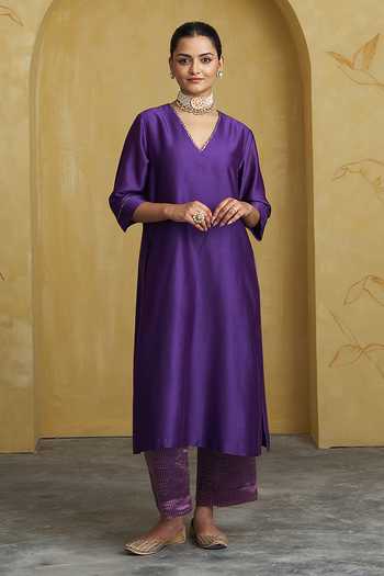 Vaaya Purple Chanderi Silk V-neck Handwoven Kurta Set at Aza Fashions Vaaya_Purple Chanderi Silk V-neck Handwoven Kurta Set _at_Aza_Fashions