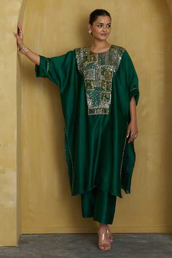 Vaaya_Emerald Green Silk, Chanderi Round Neck, Yes Handwoven Kurta And Pant Set _Online_at_Aza_Fashions
