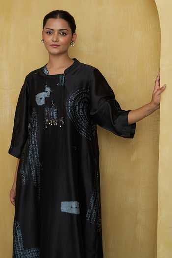 Buy_Vaaya_Black Silk, Chanderi Mandarin Collar, Yes Shibori Handwoven Kurta And Pant Set _Online_at_Aza_Fashions