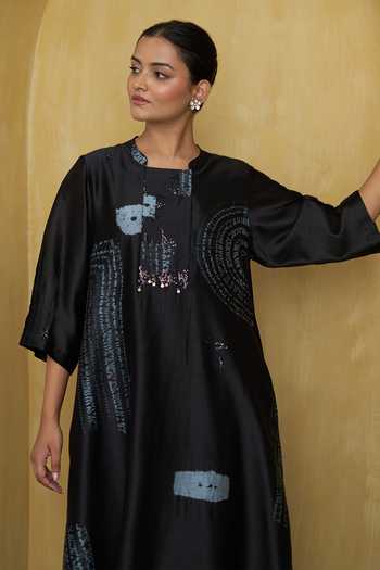Shop_Vaaya_Black Silk, Chanderi Mandarin Collar, Yes Shibori Handwoven Kurta And Pant Set _Online_at_Aza_Fashions
