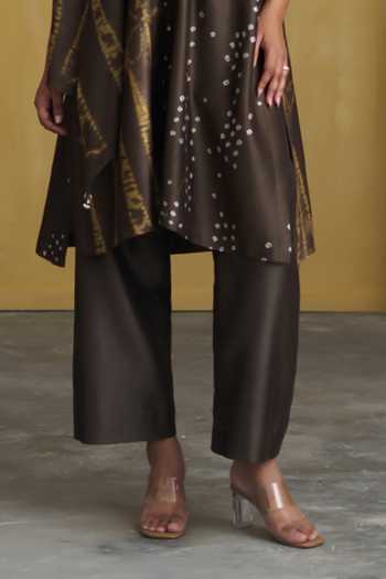 Vaaya_Olive Green Silk, Chanderi V-neck, Yes Handwoven Kurta And Pant Set _Online_at_Aza_Fashions