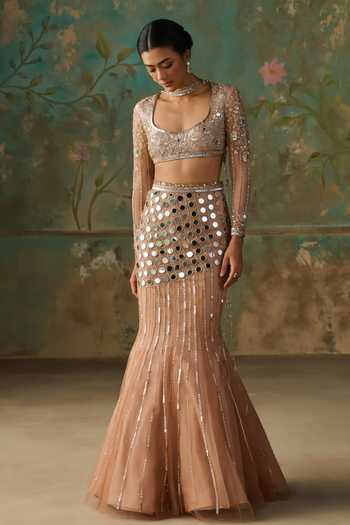 Buy Zoon Gold Net, Tissue Square Neck Hand Embroidered Fishcut Lehenga Set Online at Aza Fashions Buy_Zoon_Gold Net, Tissue Square Neck Hand Embroidered Fishcut Lehenga Set _Online_at_Aza_Fashions