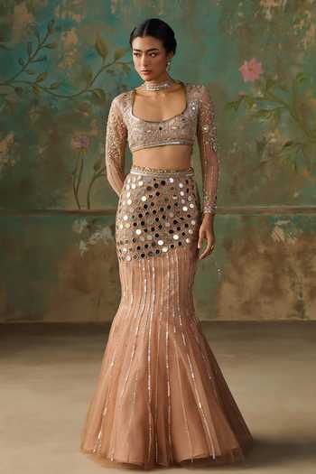 Zoon Gold Net, Tissue Square Neck Hand Embroidered Fishcut Lehenga Set at Aza Fashions Zoon_Gold Net, Tissue Square Neck Hand Embroidered Fishcut Lehenga Set _at_Aza_Fashions