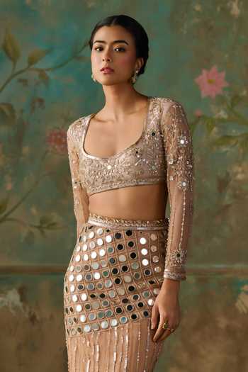 Buy Zoon Gold Net, Tissue Square Neck Hand Embroidered Fishcut Lehenga Set Buy_Zoon_Gold Net, Tissue Square Neck Hand Embroidered Fishcut Lehenga Set
