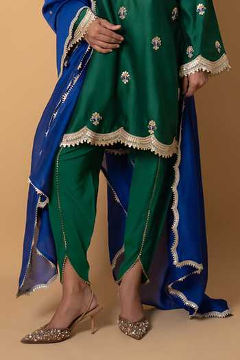 Kameez Green Chanderi, Cotton Round Neck, Yes Emerald Blue Embroidered Kurta Set at Aza Fashions Kameez_Green Chanderi, Cotton Round Neck, Yes Emerald Blue Embroidered Kurta Set _at_Aza_Fashions