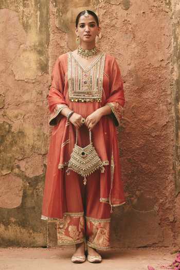 Ajiesh Oberoi Meethi Thread Embroidered Kurta Set