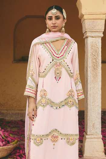 Ajiesh Oberoi Pink Silk, Organza, Bamboo V-neck, Yes Gulabi Thread Work Kurta Set Online at Aza Fashions Ajiesh Oberoi_Pink Silk, Organza, Bamboo V-neck, Yes Gulabi Thread Work Kurta Set _Online_at_Aza_Fashions
