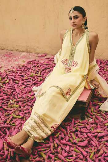 Ajiesh Oberoi Ira Lotus Embroidered Kurta Set