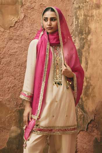 Ajiesh Oberoi Sajni Embroidered Straight Kurta Set