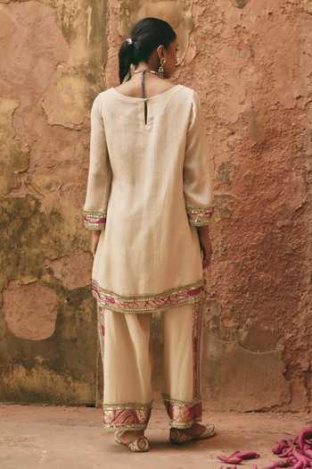 Ajiesh Oberoi Sajni Embroidered Straight Kurta Set
