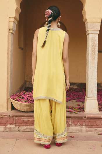 Ajiesh Oberoi Siya Neckline Embroidered Kurta Set