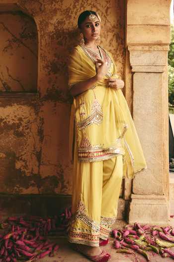 Ajiesh Oberoi Yellow Silk, Organza, Bamboo V-neck Siya Neckline Embroidered Kurta Set Online at Aza Fashions Ajiesh Oberoi_Yellow Silk, Organza, Bamboo V-neck Siya Neckline Embroidered Kurta Set _Online_at_Aza_Fashions