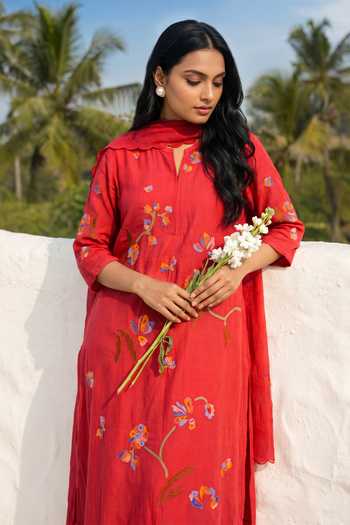 Am By Anita Mittal Aab Thread Embroidered Kurta Set 
