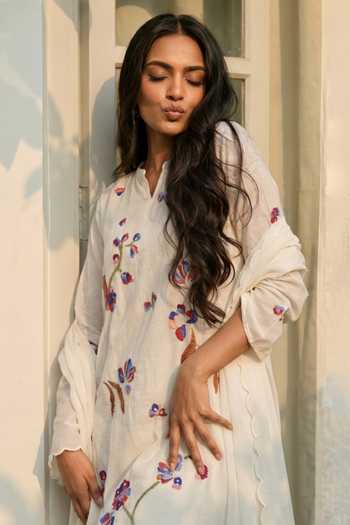 Am By Anita Mittal Aab Thread Embroidered Kurta Set 