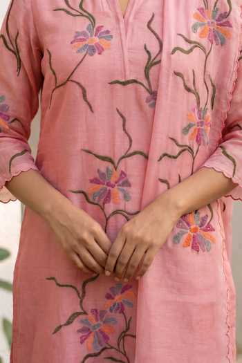 Buy_Am By Anita Mittal_Pink Chanderi Round Neck Meher Thread Embroidered Kurta Set _Online_at_Aza_Fashions