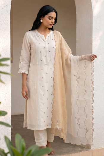 Am By Anita Mittal Embroidered Kurta Set 