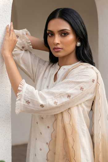 Shop_Am By Anita Mittal_White Chanderi Split V-neck, Yes Embroidered Kurta Set _Online_at_Aza_Fashions