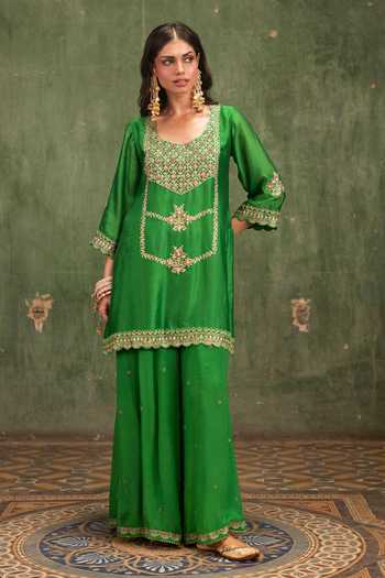 Buy_Am By Anita Mittal_Green Raw Silk Scoop Neck Mahiya Kurta Set _Online_at_Aza_Fashions
