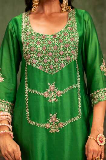 Am By Anita Mittal_Green Raw Silk Scoop Neck Mahiya Kurta Set _at_Aza_Fashions