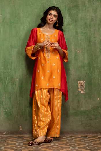 Am By Anita Mittal_Yellow Silk, Chanderi Scoop Neck, Yes Guldaasta Kurta And Pant Set _at_Aza_Fashions