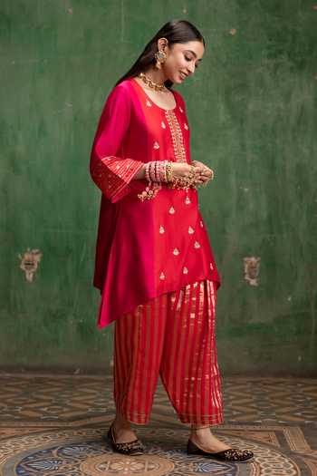 Buy_Am By Anita Mittal_Red Silk, Chanderi Round Neck Guldaasta Kurta And Pant Set _Online_at_Aza_Fashions