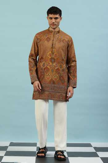 Dev Ki Raha Chamak Embroidered Kurta & Pyjama Set 