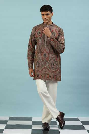 Dev Ki Raha Chamak Paisley Embroidered Kurta Set 