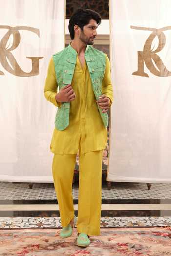 Buy_Runit Gupta_Green Tissue Beads Crushed Loop Bundi 