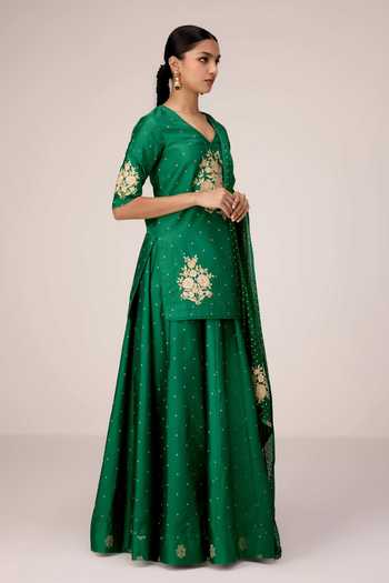 Shyam Narayan Prasad Emerald Green Silk, Brocade V-neck Applique Kurta Skirt Set Online at Aza Fashions Shyam Narayan Prasad_Emerald Green Silk, Brocade V-neck Applique Kurta Skirt Set _Online_at_Aza_Fashions