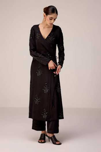 Shyam Narayan Prasad_Black Satin, Linen V-neck Applique Kurta And Pant Set _Online_at_Aza_Fashions